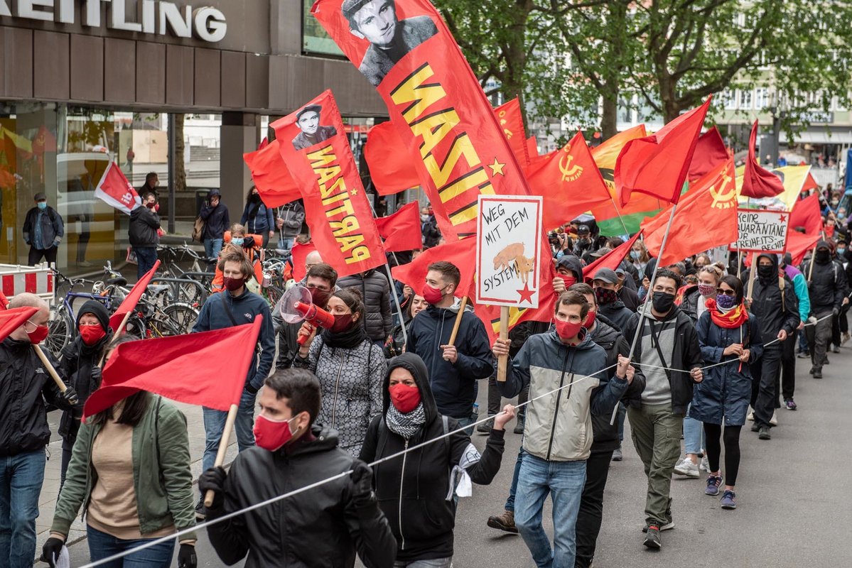 Und nach Ende der Kundgebung geht's zum Marienplatz. Watch out, Schweinesystem!