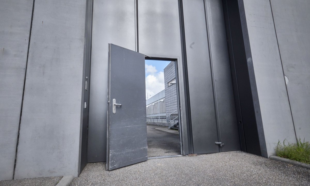 Am Ende ein Fleckchen blauer Himmel. Am Ende ein Fleckchen blauer Himmel.