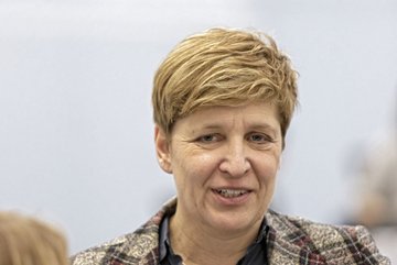 … und von rechts: Nicole Razavi.