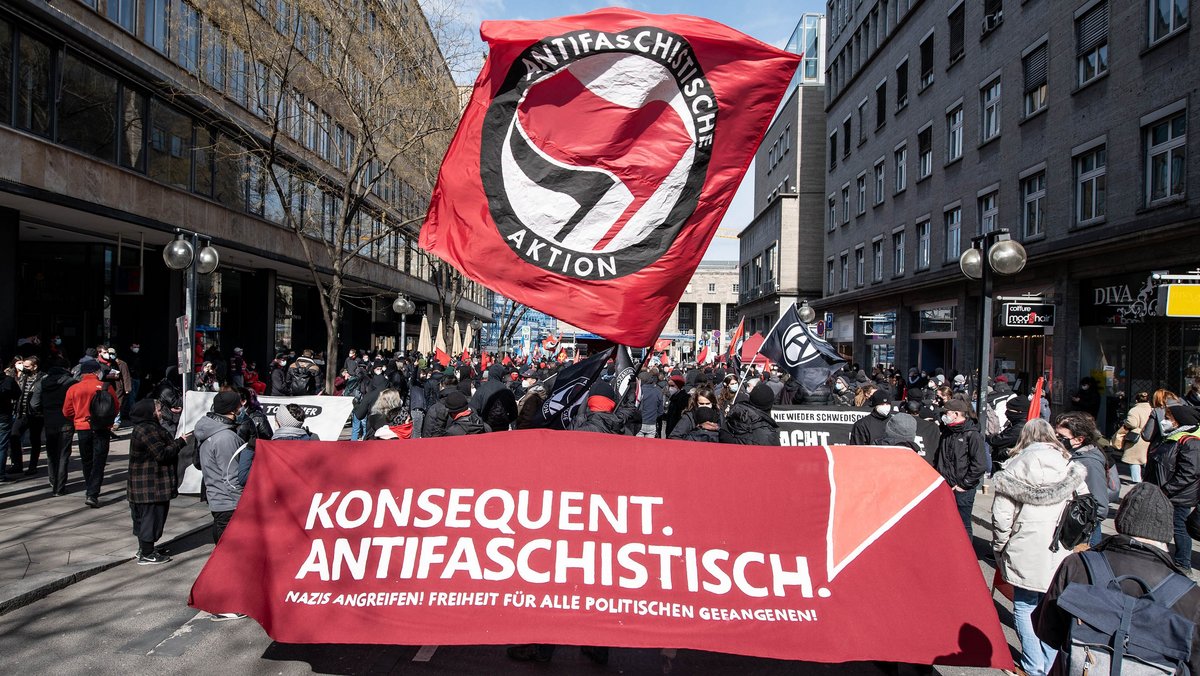 Manche treten als "schwarzer Block" auf Demos an. Foto: Jens Volle