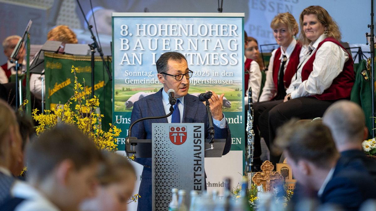 Bundeslandwirtschaftsminister Cem Özdemir, Grüne, wirbt beim Hohenloher Bauerntag für demokratische Spielregeln. Fotos: Julian Rettig