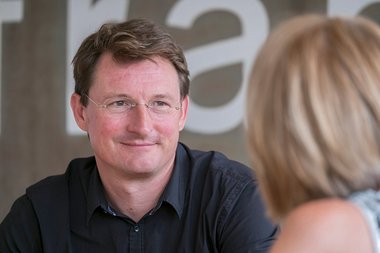 Georg Löwisch zu Gast bei Kontext, im Gespräch mit Redaktionsleiterin Susanne Stiefel. 