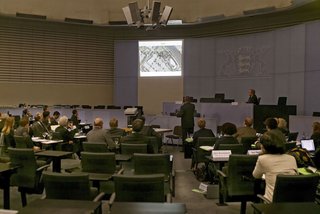 Hagner bei der Analyse.