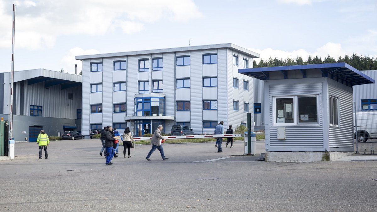 Fysamwerke 2 und 10 in den Heidhöfen, Böhmenkirch. Hier stand jüngst der Zoll vor der Tür, ...