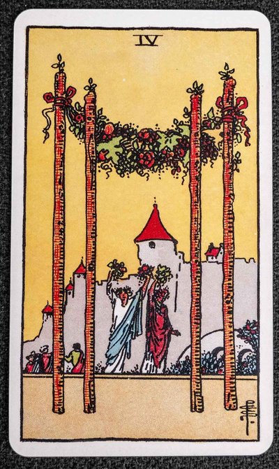 Was die "Vier der Stäbe" bedeuten kann? Alles und nichts!