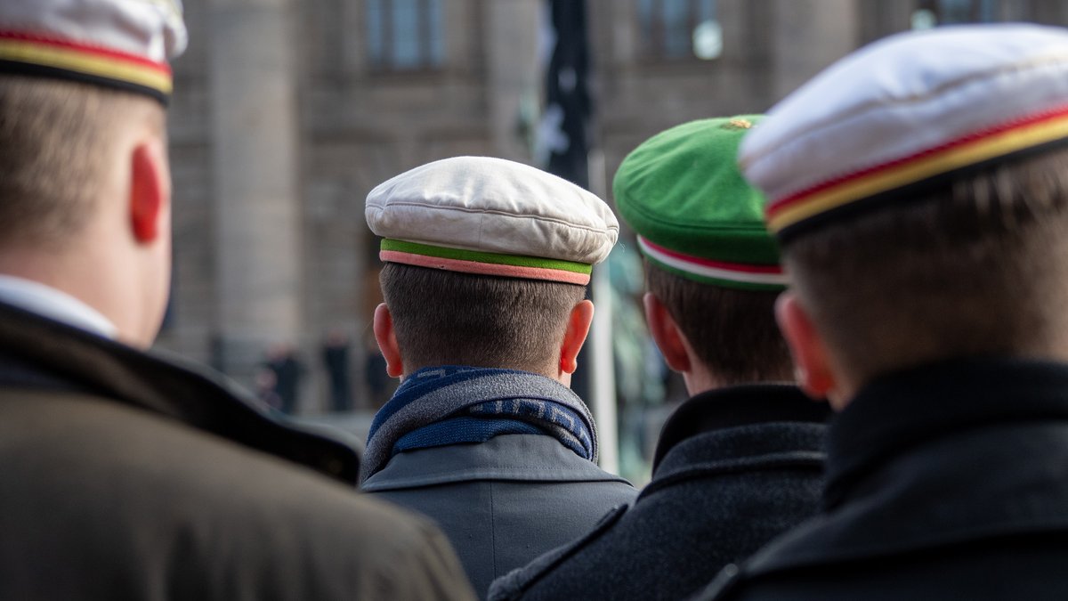 Burschenschafter beim Volkstrauertag 2024 in München. Foto: Robert Andreasch