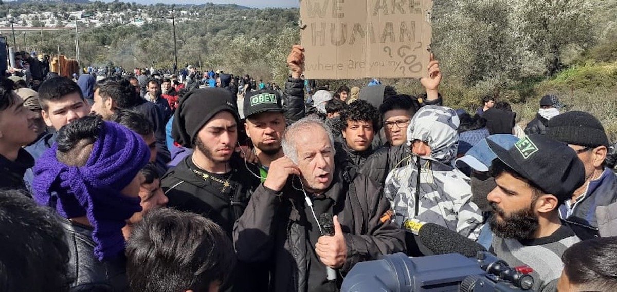 Geflüchtete demonstrieren gegen die Unterbringungsbedingungen in Griechenland. Foto: James Biem