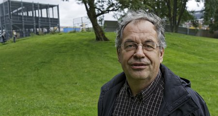 Dieter Reicherter zurück am Ort des Geschehens: Feldherrnhügel, September 2014. Foto: Joachim E. Röttgers
