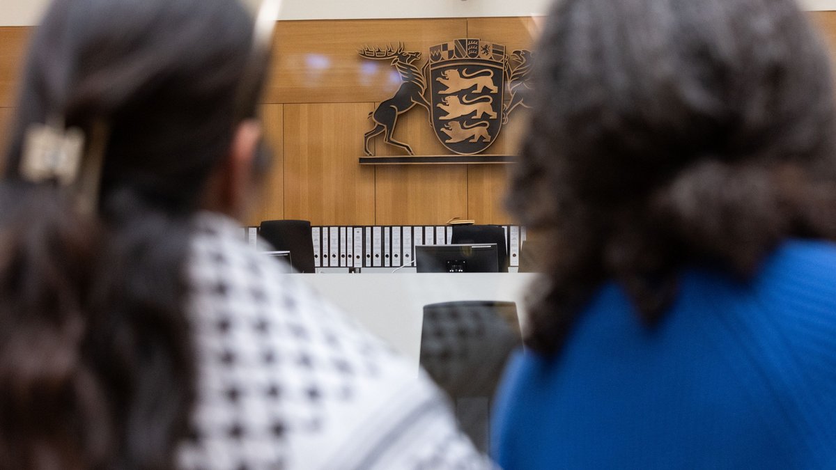 Der erste Verhandlungstag gegen die Ulm 5 beginnt mit viel Verspätung. Fotos: Julian Rettig