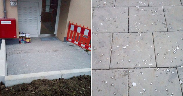 Winterdienst à la Vonovia: Salz auf einem Zugangsweg, gestreut am 27.11.2020, Temperatur: 2,5 Grad, Wetter: trocken. Fotos: C. Jäger Winterdienst à la Vonovia: Salz auf einem Zugangsweg, gestreut am 27.11.2020, Temperatur: 2,5 Grad, Wetter: trocken. Fotos: C. Jäger