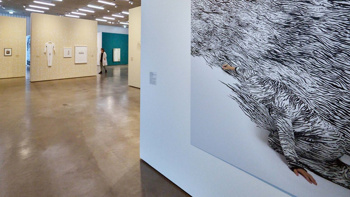 So verschmilzt die Künstlerin mit ihrem Werk.