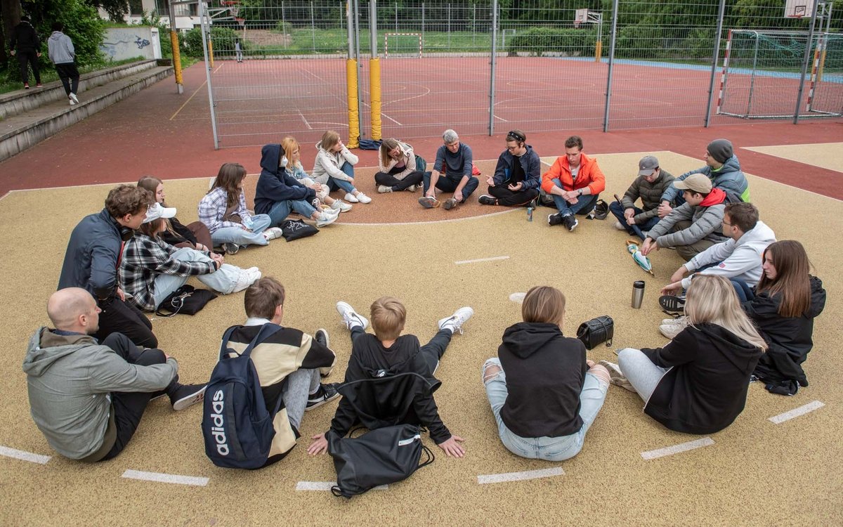 ... um am Ende zu erzählen, wie sie die Tour erlebt haben. "Warum haben Sie dieses Thema für uns ausgesucht?", will einer der Schüler wissen.