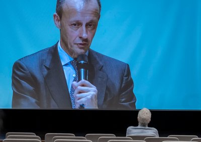 Schicks NGO gegenüber bleibt Friedrich Merz stumm. 