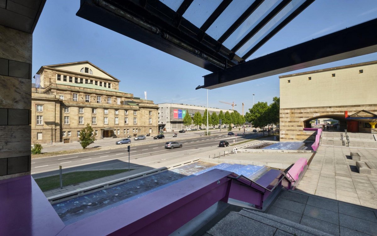 Aufbrechen will er die unwirtliche Stadtautobahn, hier zwischen Oper und Kammertheater, ... Aufbrechen will er die unwirtliche Stadtautobahn, hier zwischen Oper und Kammertheater, ...