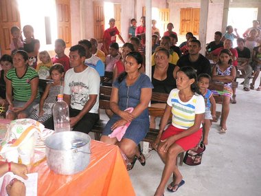 Versammlung von Kleinbauern bei Anapu. Foto: Poema