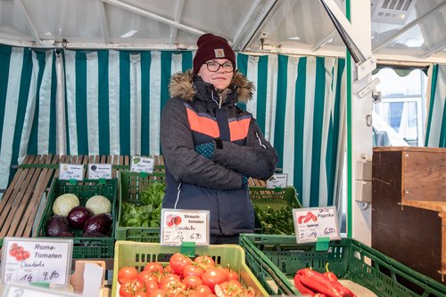 Sarah steht für Ackerlanderhalt für einheimisches Gemüse. Sarah steht für Ackerlanderhalt für einheimisches Gemüse.