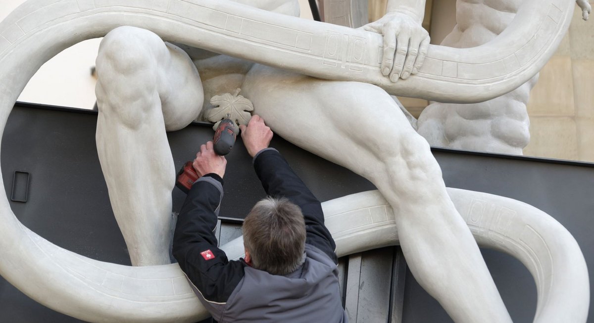 Man sieht doch gar nichts. Ein Feigenblatt für Laokoon verhüllt, was manche vulgär finden. Fotos: Joachim E. Röttgers