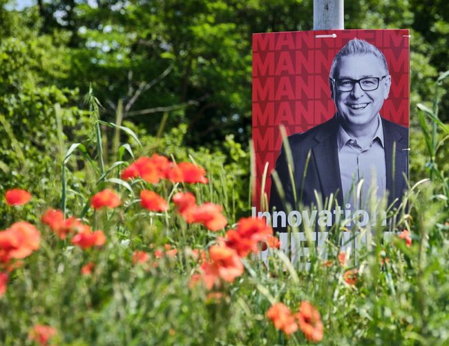 Spechts Kontrahent Thorsten Riehle (SPD) setzte auf Rot und Großbuchstaben.
