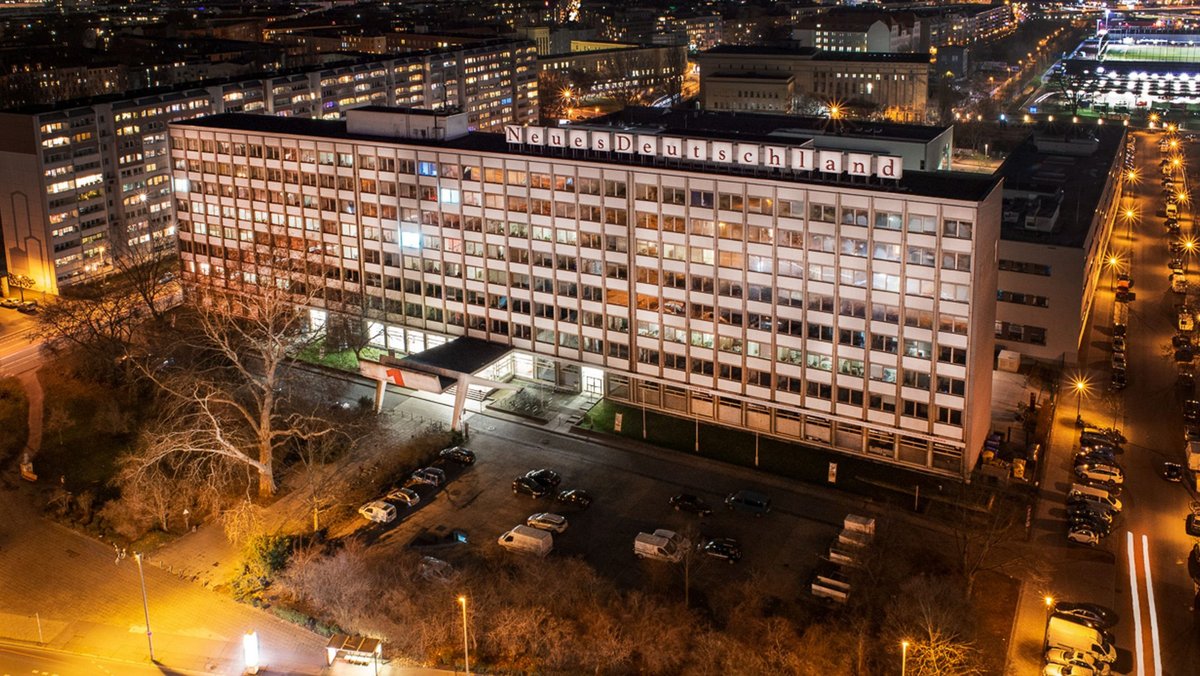 Eine kleine Zeitung in einem Riesenbau: das "Neue Deutschland" in Berlin-Friedrichshain. Foto: ND/Andreas Domma