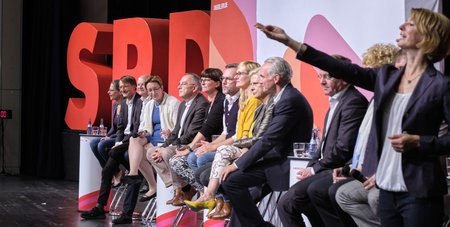 Kandidatenpärchen für den SPD-Vorsitz: Fast alle wollen sich wieder auf die roten Prinzipien besinnen. Foto: Joachim E. Röttgers Kandidatenpärchen für den SPD-Vorsitz: Fast alle wollen sich wieder auf die roten Prinzipien besinnen. Foto: Joachim E. Röttgers