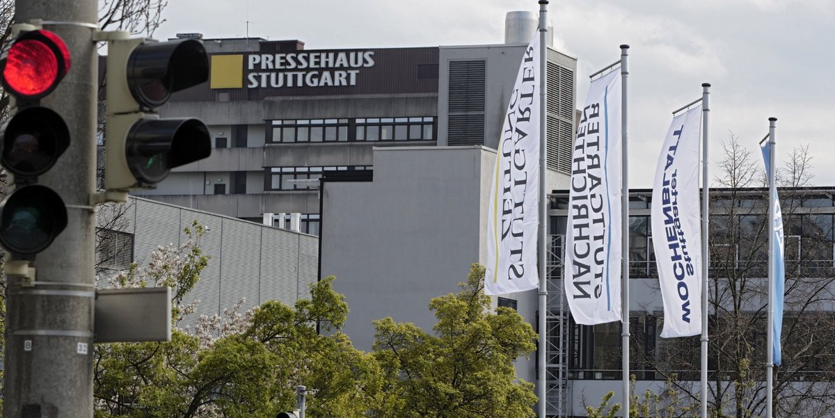 Wieder heftig im Wind: das Pressehaus mit einer Falschmeldung. Fotos: Joachim E. Röttgers