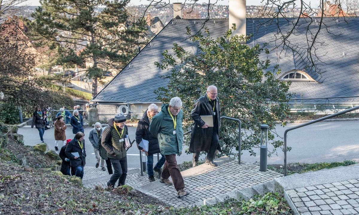 Kurz vor 15 Uhr geht es hoch zum Ministerpräsidenten... Kurz vor 15 Uhr geht es hoch zum Ministerpräsidenten...