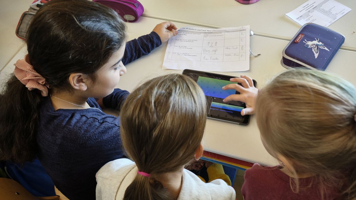 Die Grundschule legt das Fundament für die Zukunft der Schüler:innen. Und gerade dort liegt vieles im Argen. Fotos: Joachim E. Röttgers