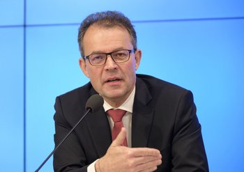 Georg Wacker erkundigte sich nach politisch motivierter Kriminalität in der Metropolregion Rhein-Neckar. Foto: Joachim E. Röttgers