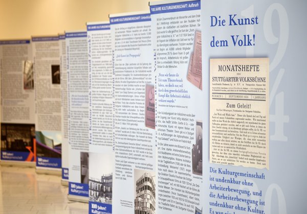 Die etwas textlastige Ausstellung im DGB-Haus dokumentiert 100 Jahre Kulturgemeinschaft. Foto: Joachim E. Röttgers