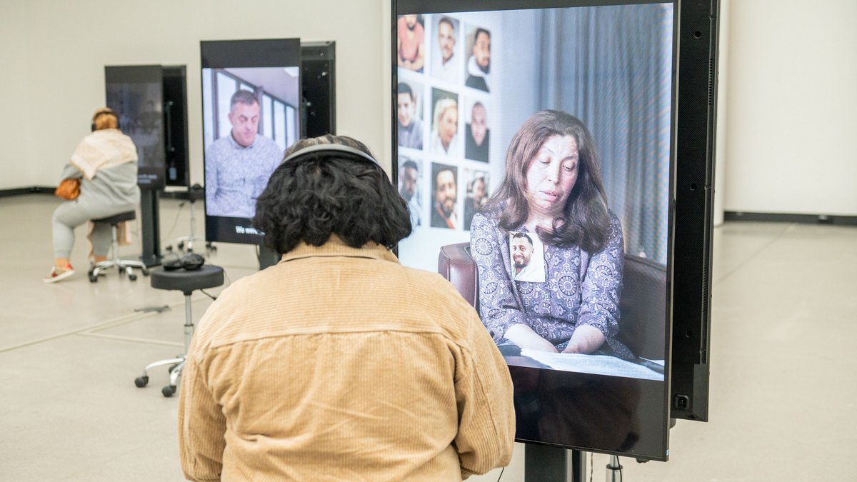 Hinterbliebene erzählen von den in Hanau Ermordeten. 