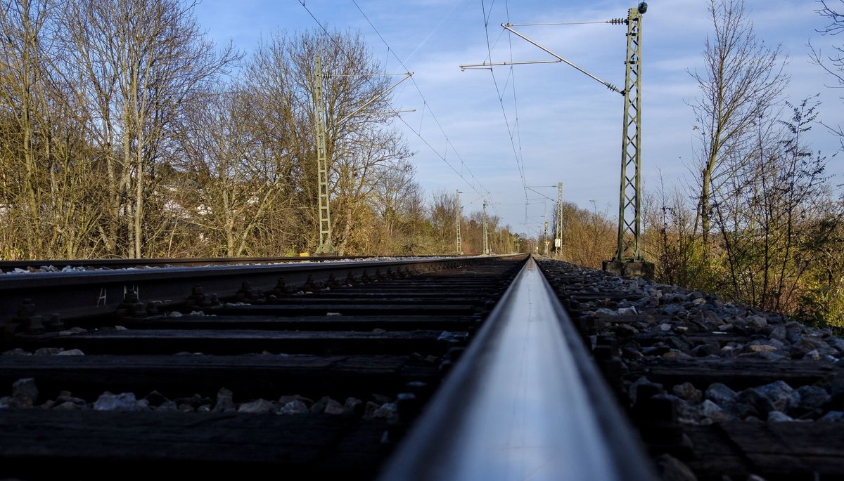 Wie soll die Gäubahn zum Stuttgarter Hauptbahnhof geführt werden? Geht es nach Steffen Bilger, über einen schönen neuen Tunnel und nicht wie hier über die bestehende Panoramabahn-Trasse. Fotos: Joachim E. Röttgers