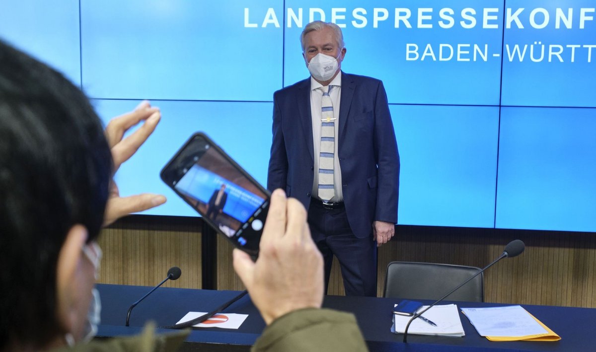 Bernd Gögel, AfD-Spitzenkandidat bei der Landtagswahl, nutzt die Landespressekonferenz als Bühne. Fotos: Joachim E. Röttgers