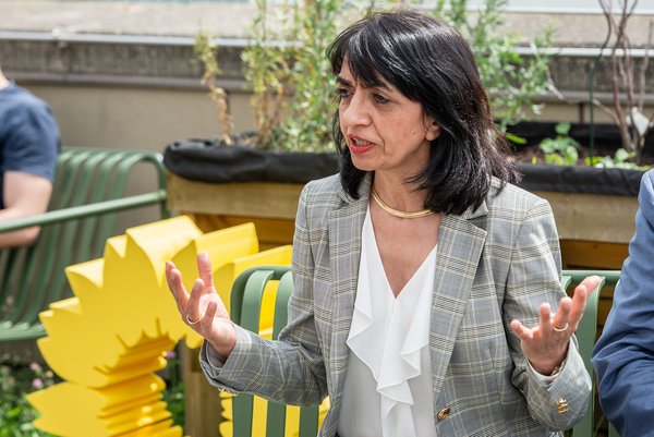 Landtagspräsidentin Muhterem Aras setzte sich früh dafür ein, dass Menschen aus dem Erbebengebiet in Deutschland Schutz finden. Foto: Jens Volle Landtagspräsidentin Muhterem Aras setzte sich früh dafür ein, dass Menschen aus dem Erbebengebiet in Deutschland Schutz finden. Foto: Jens Volle