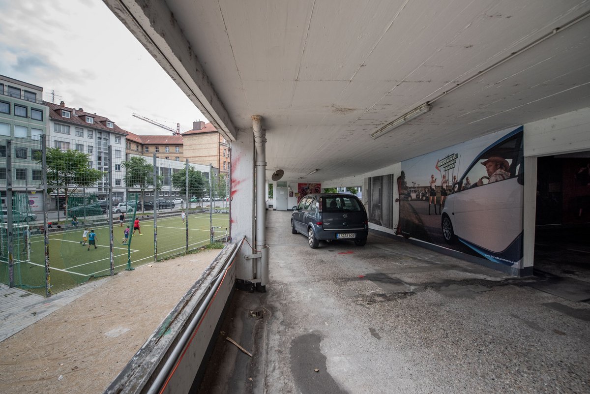 Wo einmal eine Tankstelle war, ist jetzt ein Bolzplatz ... Wo einmal eine Tankstelle war, ist jetzt ein Bolzplatz ...
