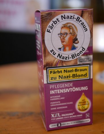 Neben Haarfärbemittel gibt es auch eine Buchstabensuppe mit "A" "F" "D" und "N" "Z" "I".