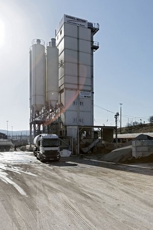Betonmischanlage für Stuttgart 21 auf dem Abstellbahnhof der Firma Godel.