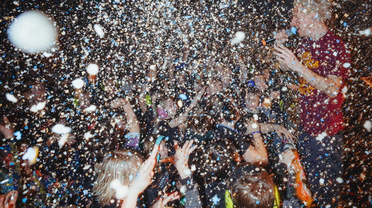 Ganz vorne im Konfettiregen.