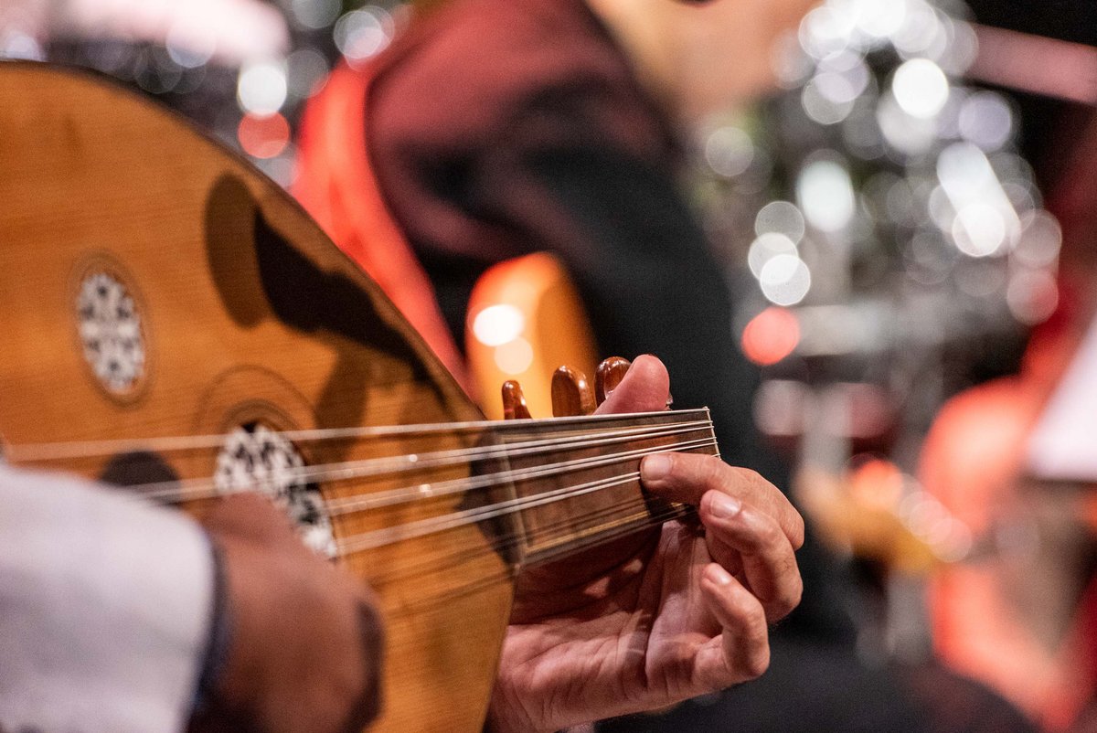 ... Meister der orientalischen Kurzhalslaute. ... Meister der orientalischen Kurzhalslaute.