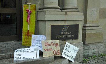Protest gegen die Untätigkeit des Justizministers Stickelberger am 12. 9. 2014. Foto: Wolfgang Rüter