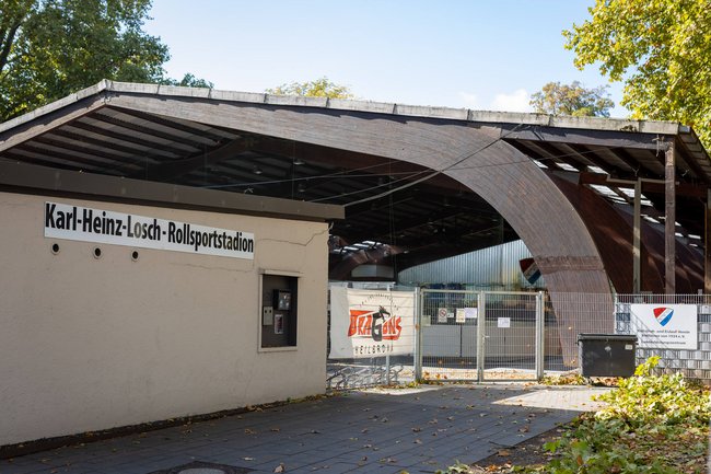 Auch die Rollsporthalle soll weg und woanders neu gebaut werden.