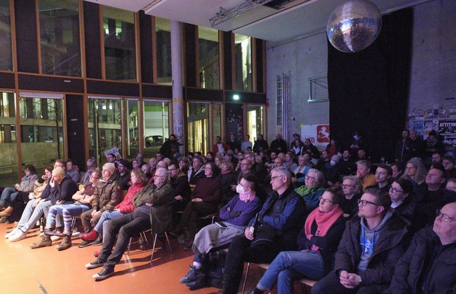 Fast 200 und bunt gemischt: das Publikum am vergangenen Mittwoch im Cann. Fast 200 und bunt gemischt: das Publikum am vergangenen Mittwoch im Cann.