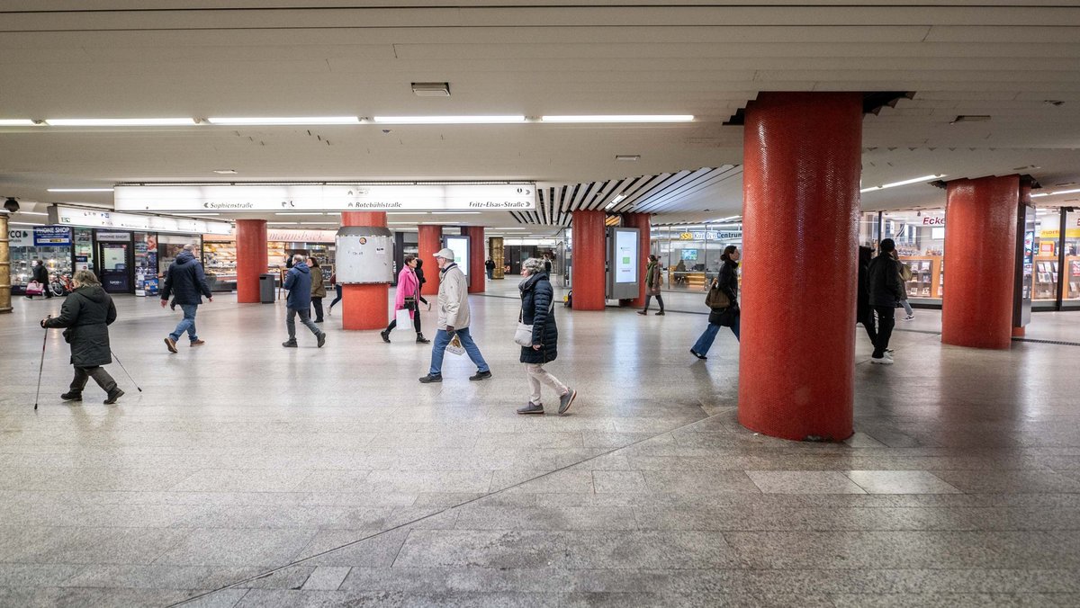 ... Haltestelle Stuttgart-Stadtmitte (Foto: Jens Volle) ...