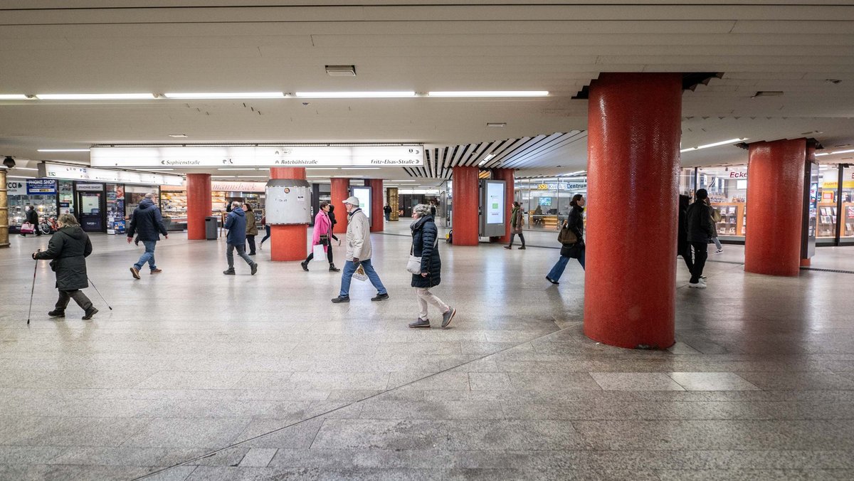 ... Haltestelle Stuttgart-Stadtmitte (Foto: Jens Volle) ...