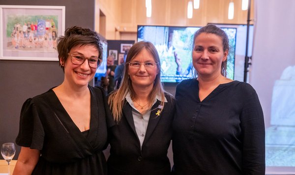 Initiierten die Ausstellung und setzten sie um: Sarah Seidel, Petra Quintini und Maria Lidola (von links) von der Uni Konstanz.