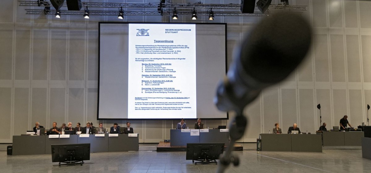 Damit BürgerInnen mitreden können in der Politik, braucht es manchmal viel Platz, wie 2013, als es ums Grundwassermanagement bei S 21 ging. Fotos: Joachim E. Röttgers Damit BürgerInnen mitreden können in der Politik, braucht es manchmal viel Platz, wie 2013, als es ums Grundwassermanagement bei S 21 ging. Fotos: Joachim E. Röttgers