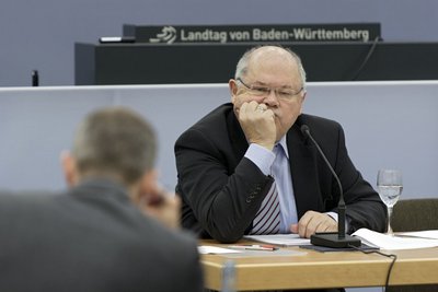 Immer die gleichen Leute im rechten Sumpf, erklärt Montag.