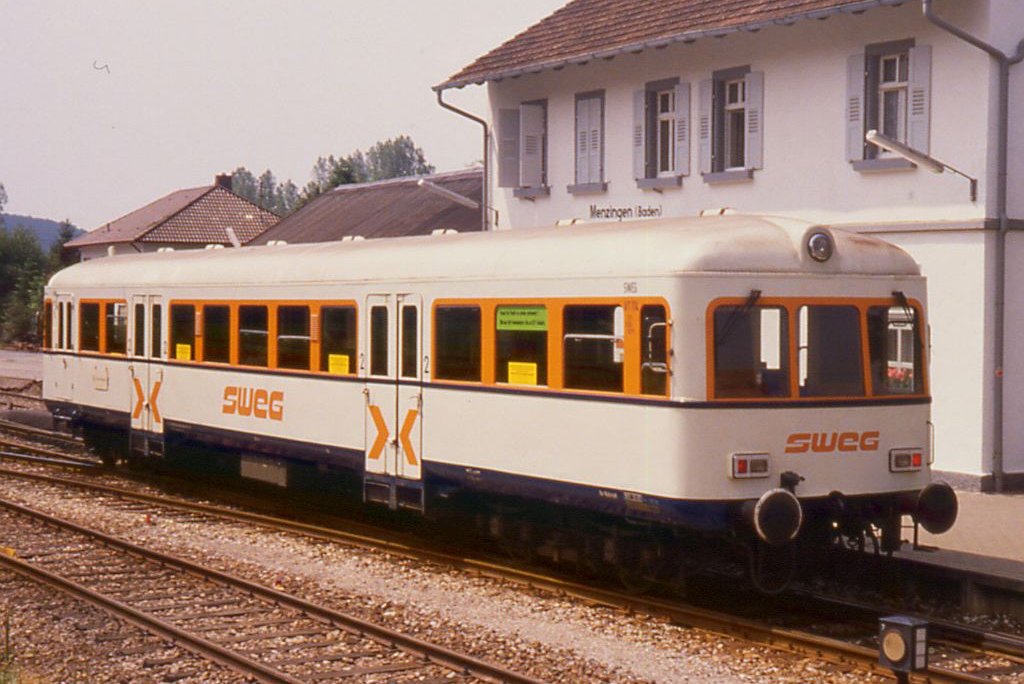 Bahnbus mit Esslinger Triebwagen, hergestellt in den 1950er-Jahren, in Menzingen. Foto: Ulrich Klumpp, CC BY-SA 3.0, https://commons.wikimedia.org/w/index.php?curid=5398072