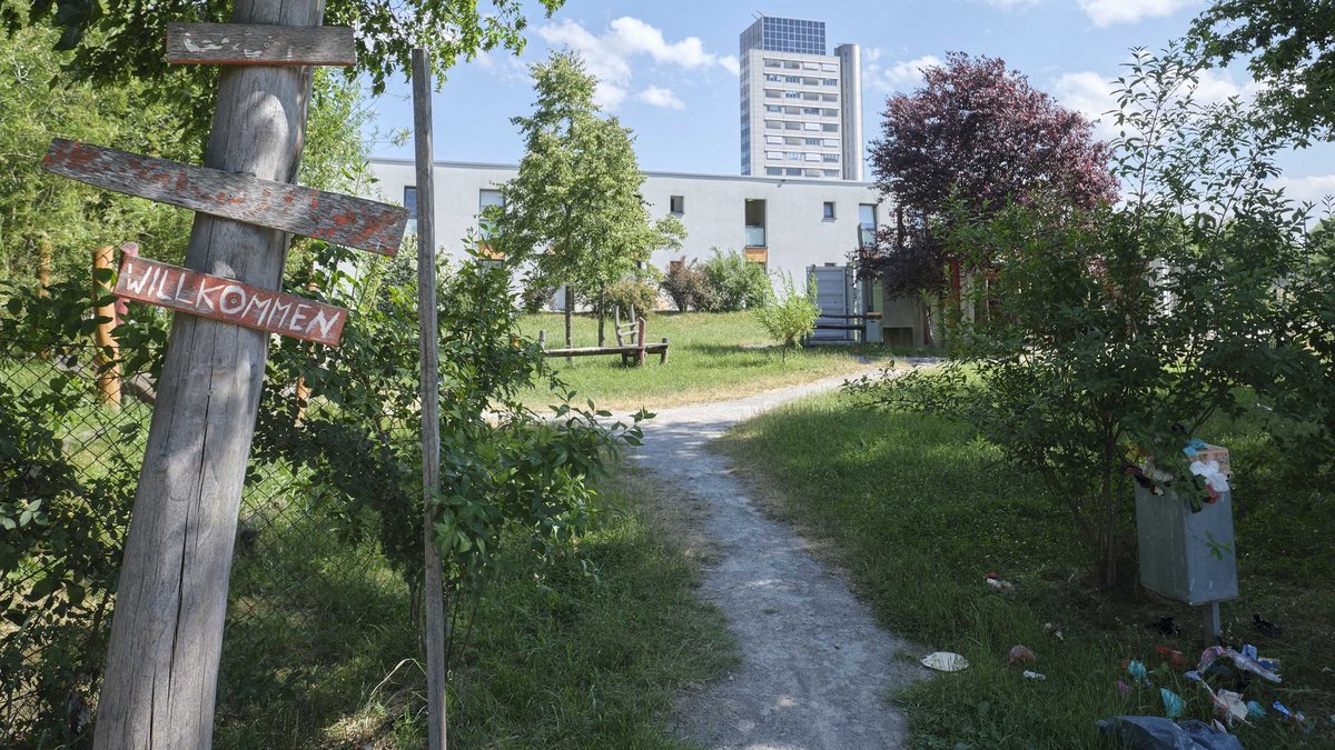 Willkommenskultur? Zugang zu einer Unterkunft für Geflüchtete in Stuttgart-Möhringen. Foto: Joachim E. Röttgers