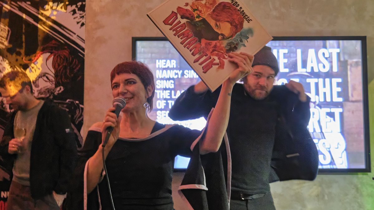 Ivy Pop und Christian Bluthardt bei der "Diamantik"-Releaseparty in der Stuttgarter Galerie Necktar. Fotos: Joachim E. Röttgers