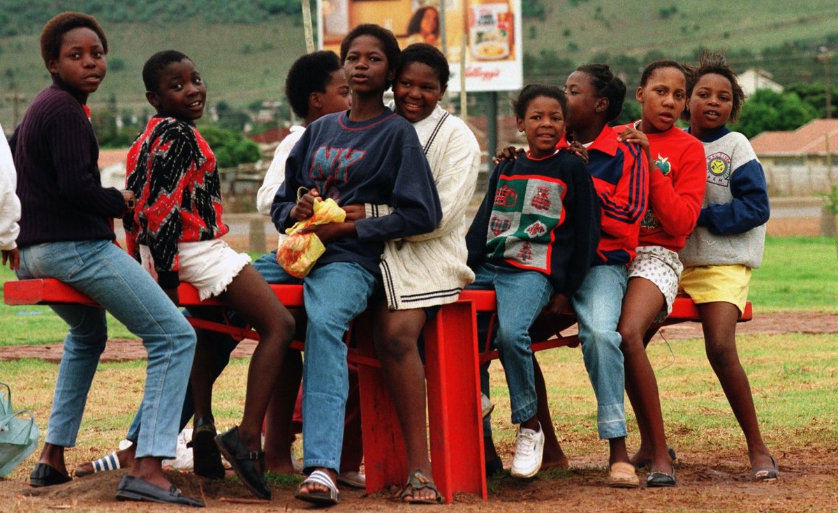 Selten in den Nachrichten: Der Globale Süden werde medial massiv vernachlässigt, sagt Ladislaus Ludescher. Hier Mädchen auf einem Spielplatz in Pretoria, Südafrika. Foto: Joachim E. Röttgers